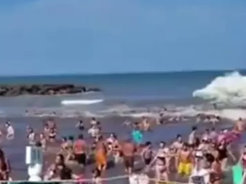 “Me pasó un bebé por los pies”: los dramáticos relatos tras el mini tsunami en Argentina