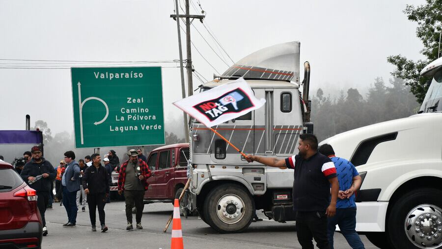 Valparaíso presentó recurso de protección por paro de camioneros: Piden despejar Ruta 68