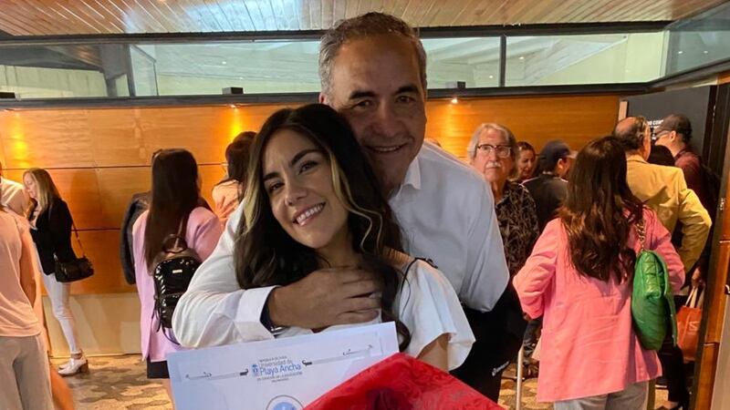 “Hoy solo pido a Dios que sean errores...”: senador Fidel Espinoza publica emotivo mensaje en redes sociales tras desaparición de su hija en Cochamó