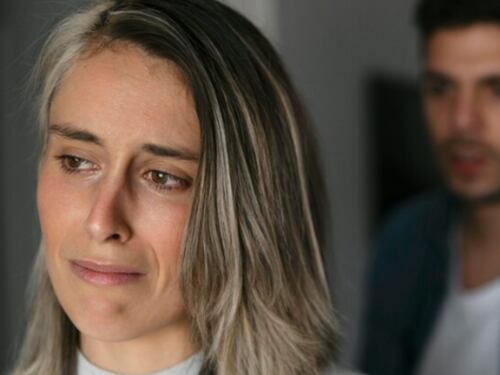 Como Belinda y Cazzu: Qué es ser ‘la mujer del proceso’ y por qué hombres se casan con novia de meses y no la de años