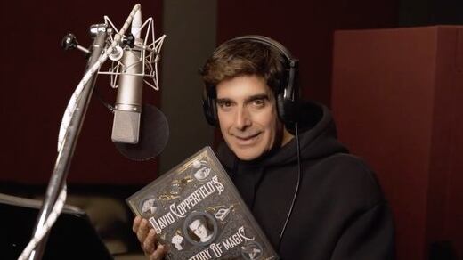 Una investigación de un diario británico reveló los testimonios de 16 mujeres que acusaron al ilusionista de haberlas abusado sexualmente en un periodo que comprendió fines de la década de los ochenta y 2014. Copperfield negó tales acusaciones.