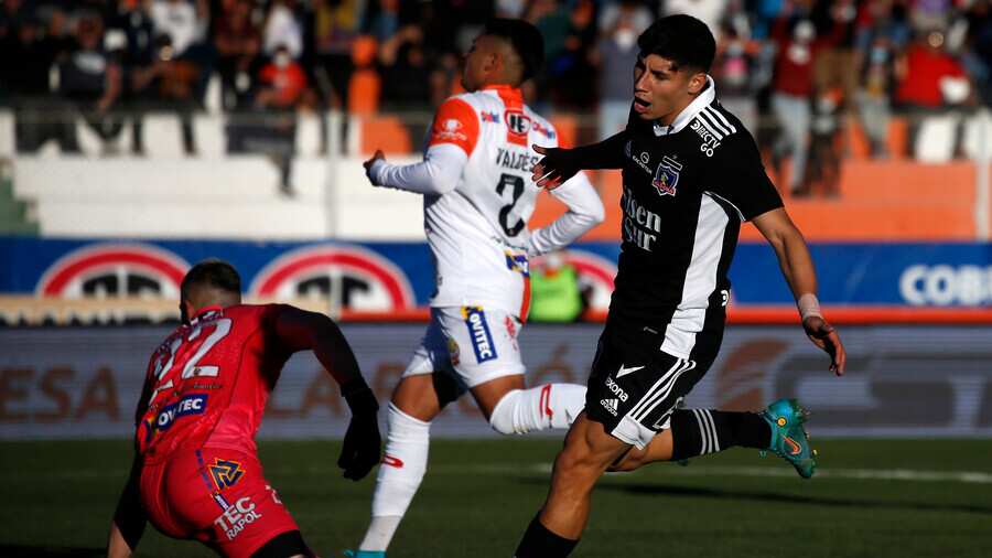 Colo Colo venció a Cobresal y se afianza en el liderato del Campeonato Nacional