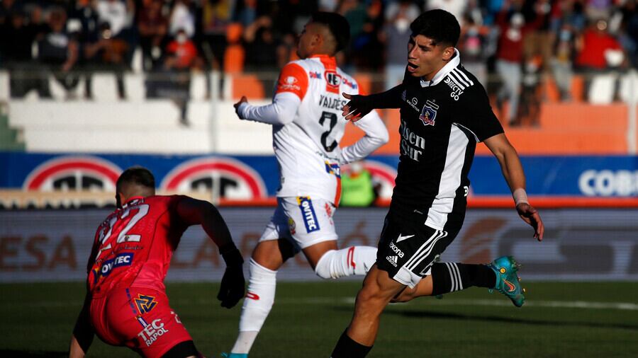 Colo Colo venció a Cobresal y se afianza en el liderato del Campeonato Nacional