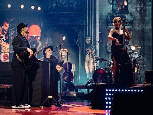 “Me desahuciaron en la música, pero seguí”: la inspiradora historia de la chilena que hoy es parte de la gira de Ricardo Arjona