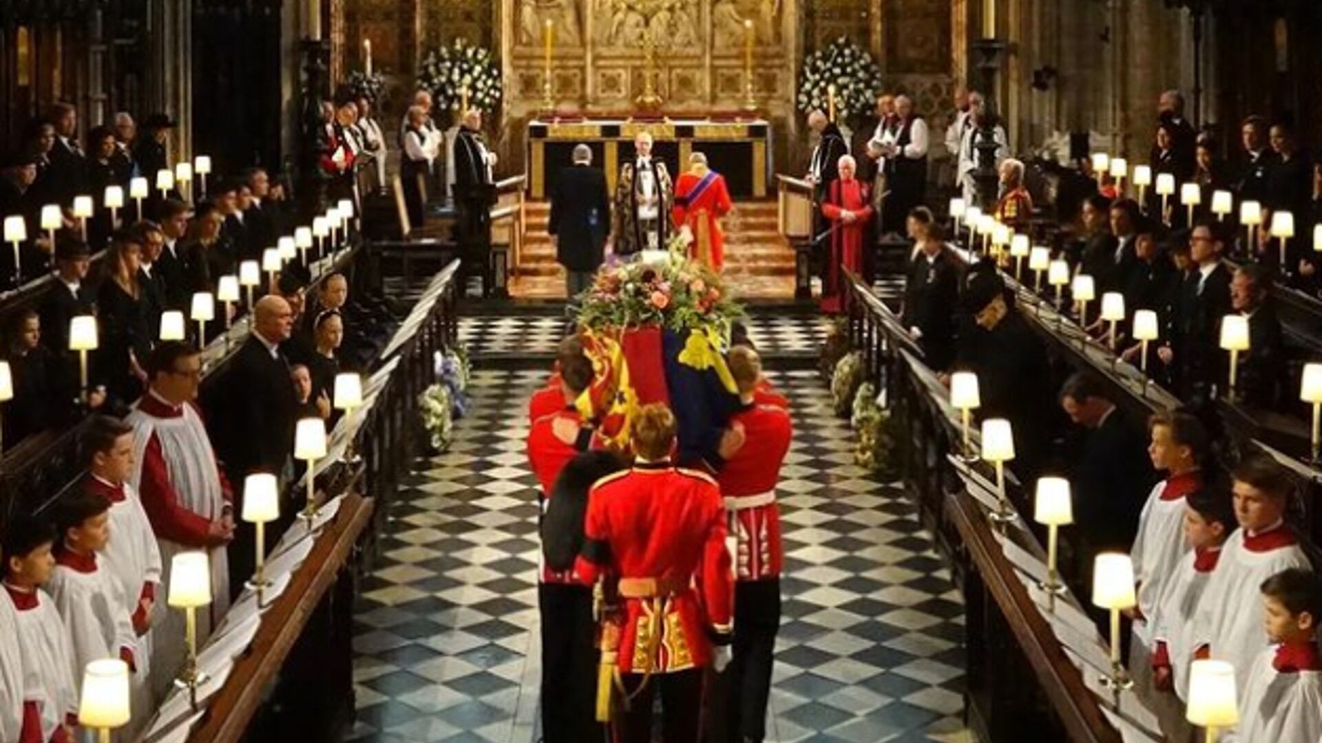Reina Isabel II: la selfie en pleno funeral que ha causado indignación