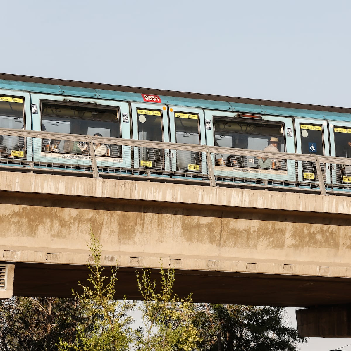 Metro de Santiago advierte dificultad en recuperar servicio de línea 2 Metro de Santiago advierte dificultad en recuperar servicio de línea 2