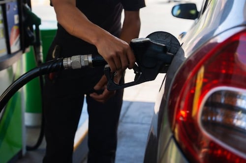 ENAP confirma fuerte alza: bencinas subirán hasta $391 por litro en Chile