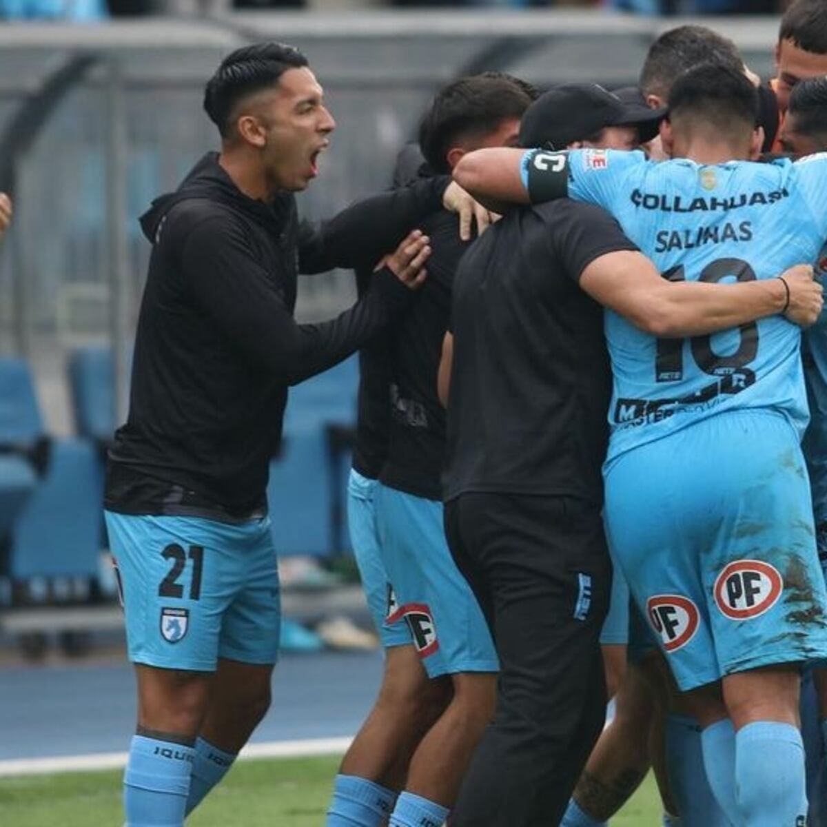 Colo Colo acaricia el título tras goleada de la U en Iquique Colo Colo acaricia el título tras goleada de la U en Iquique