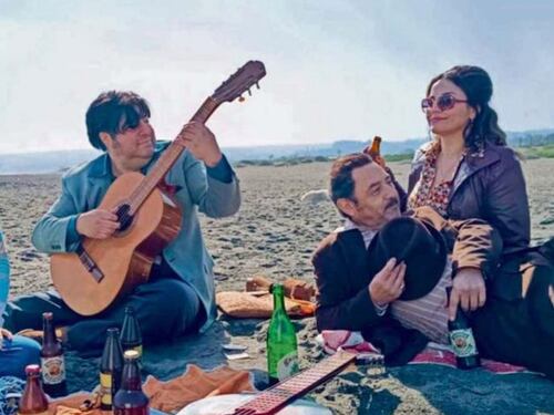 La Negra Ester llega al cine con sus amores de burdel, cueca brava y vino navegado que trastornaron a Roberto Parra