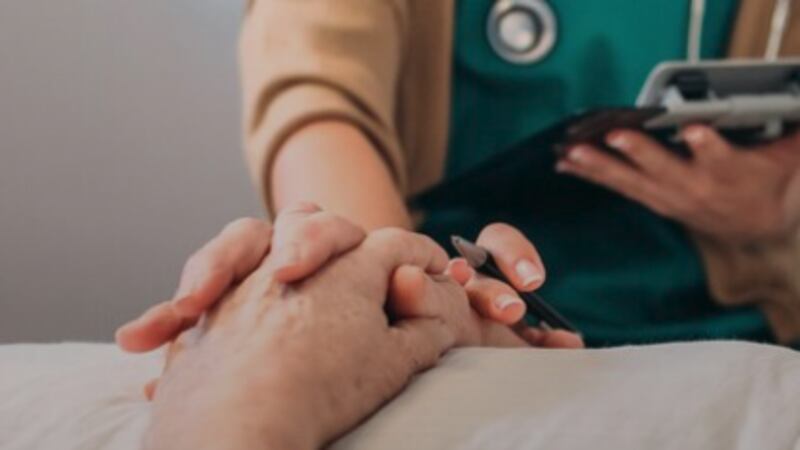 Hasta que la muerte los separe: ex primer ministro de Países Bajos muere junto a su esposa en eutanasia doble