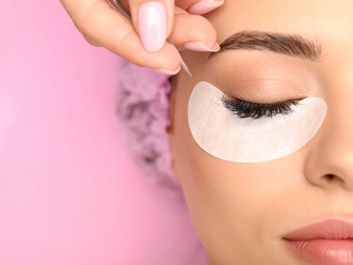 ¿Las pestañas postizas pueden dañar tus ojos y tu piel?: Esto dicen los expertos