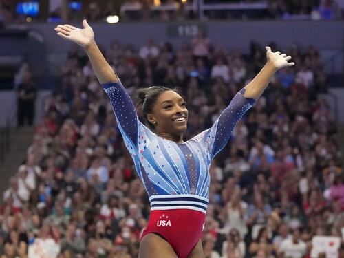 Simone Biles vuelve a los Juegos Olíompicos con paso firme