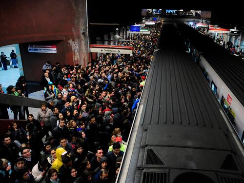 Colapso en Línea 1: Metro asume falla en el sistema que controla el tráfico de trenes
