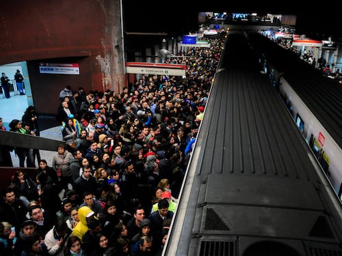 Colapso en Línea 1: Metro asume falla en el sistema que controla el tráfico de trenes