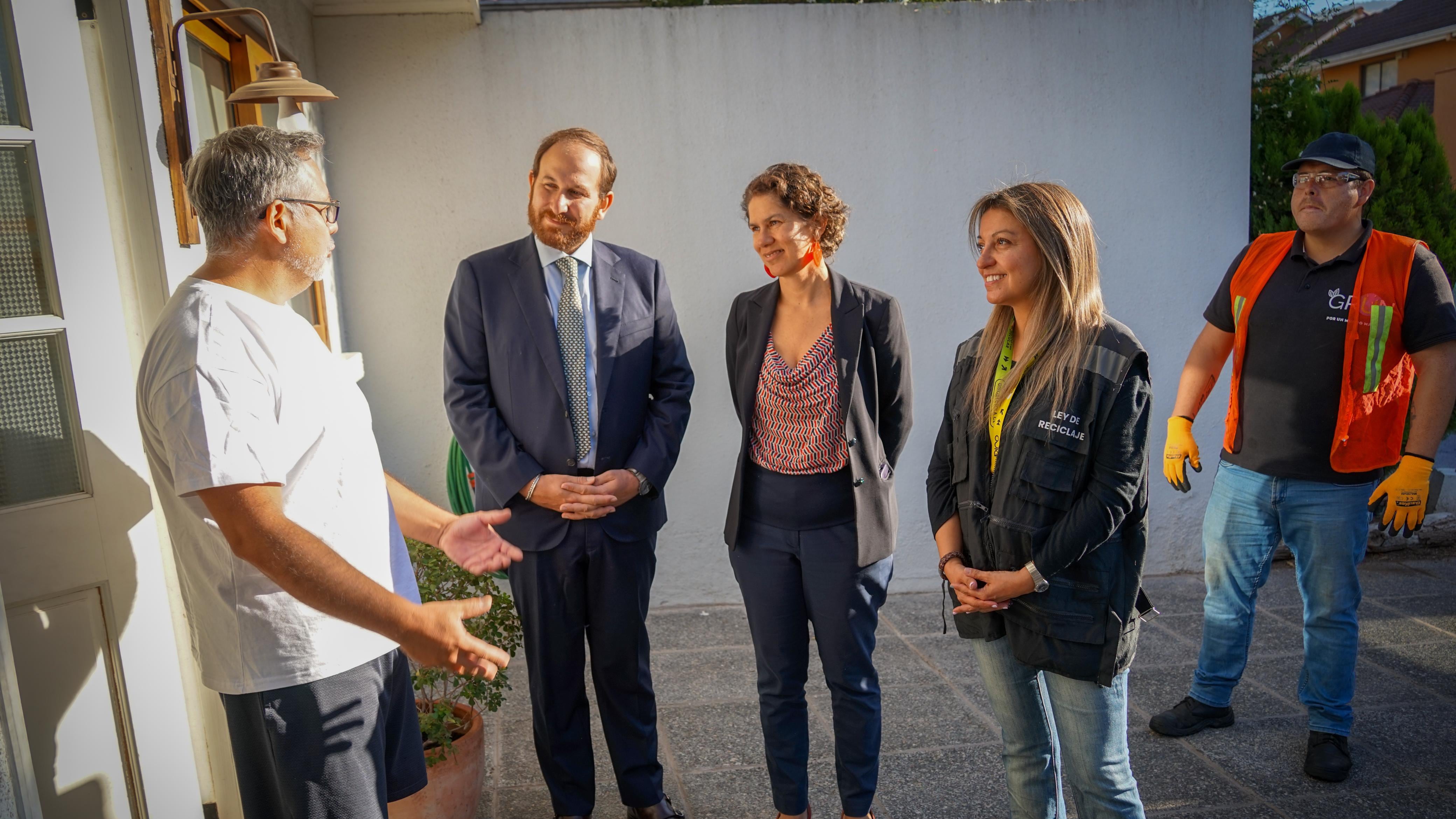 Recicladores de base lideran operativo junto a autoridades y consolidan avance de la Ley REP en Huechuraba