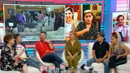 Los actores principales de "Casado con hijos" fueron invitados este miércoles a "Mucho Gusto", donde revelaron la fecha del reestreno de la sitcom.