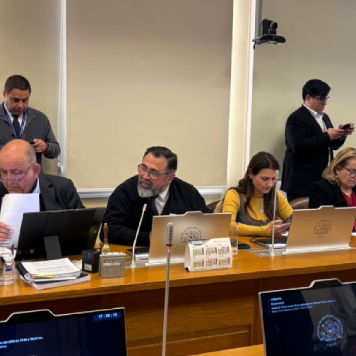 Comisión de Economía rechaza proyecto de eliminación de la UF Comisión de Economía rechaza proyecto de eliminación de la UF