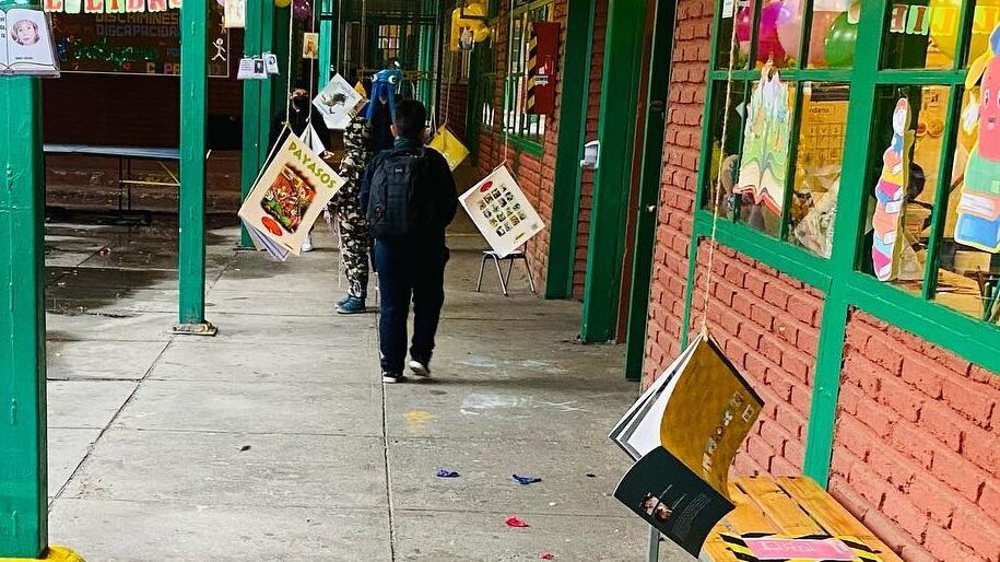 Este miércoles el Juzgado de Garantía de Santiago decretó la cautelar de arresto domiciliario nocturno al estudiante venezolano que detonó una bomba de ruido en el Centro Educacional Diego de Almagro, en la comuna de Peñalolén.