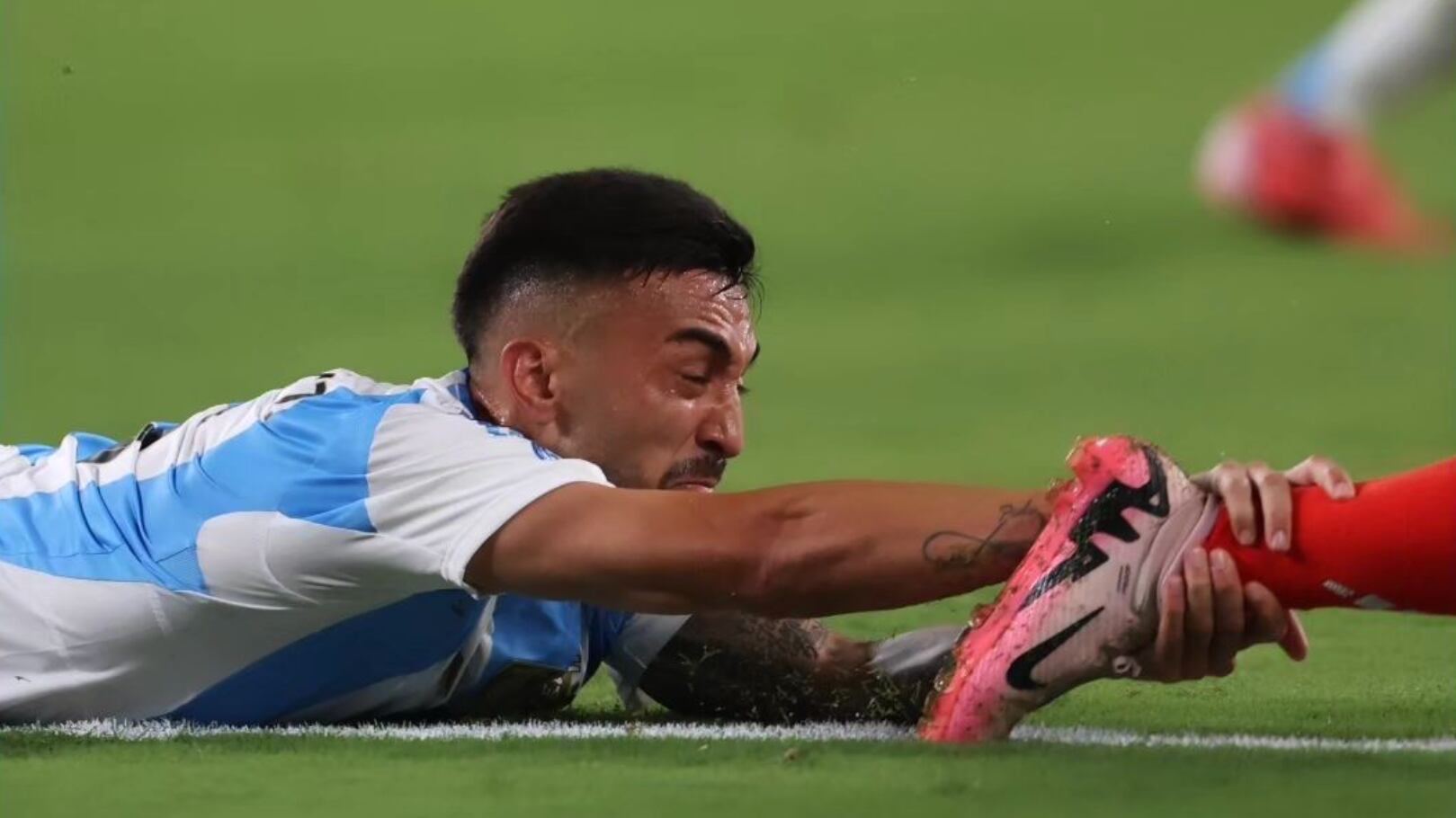 Falta sobre Mauricio Isla