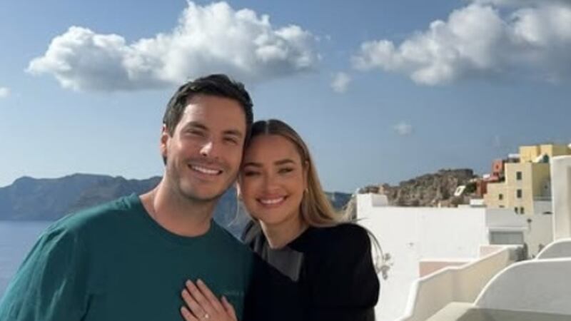 Daniela Nicolás revela que propuesta matrimonial de su pareja en Santorini se dio en medio de un enjambre de sismos: “Fue en una casa en la quebrada misma”
