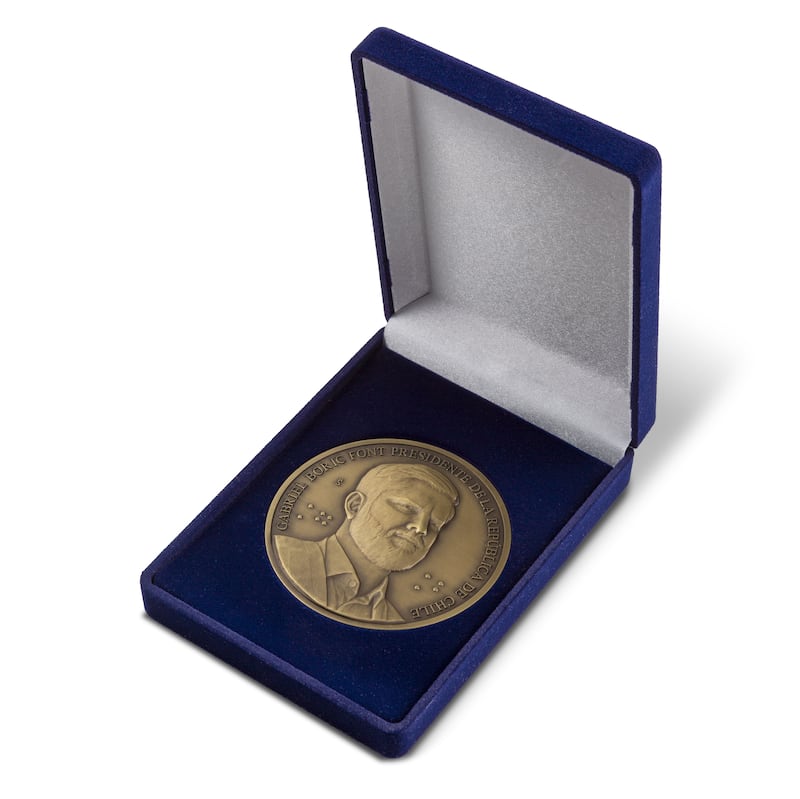 La medalla conmemorativa del Presidente Boric ya está disponible para la venta
