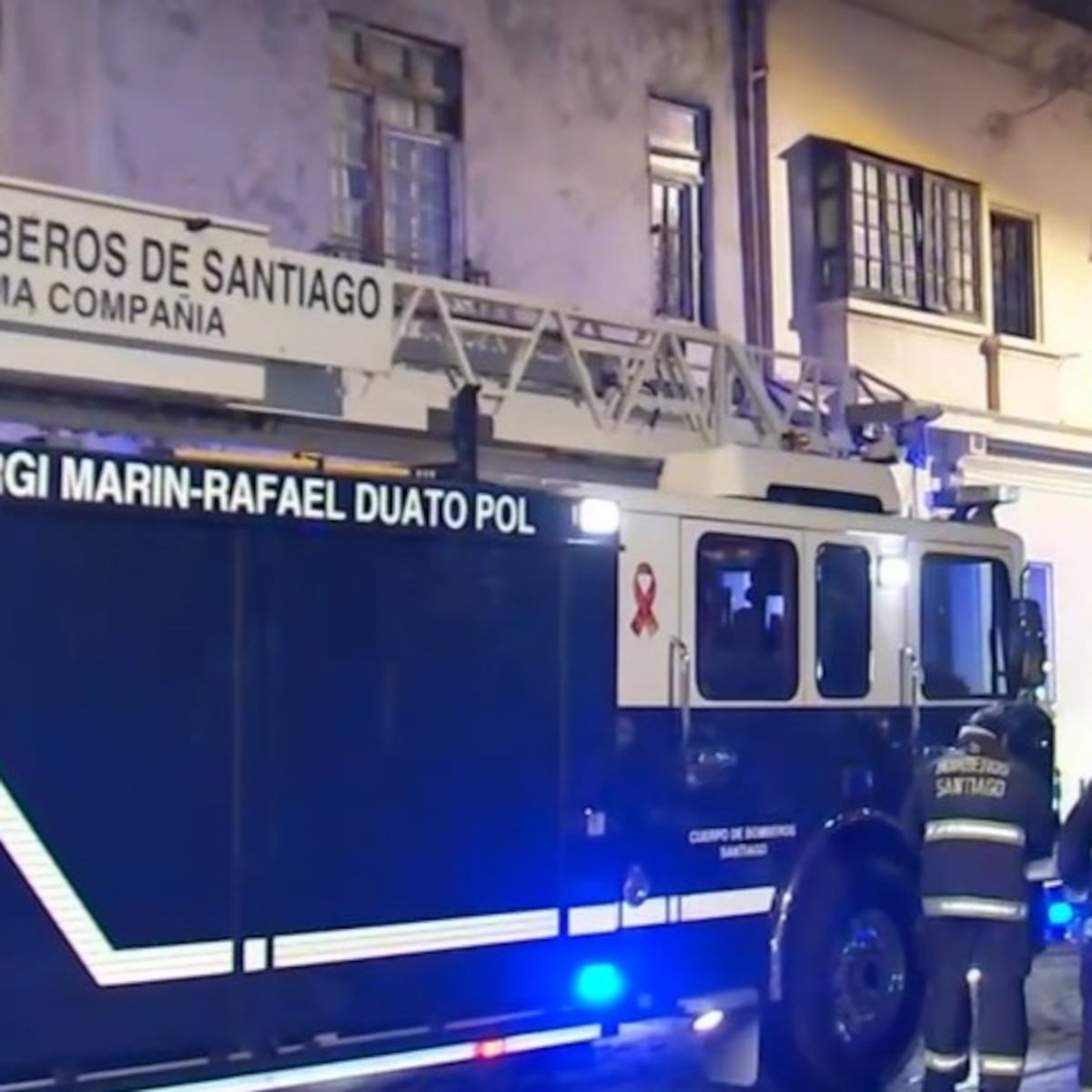 Hallazgo de bebé de 2 meses sin vida tras incendio en Santiago Centro Hallazgo de bebé de 2 meses sin vida tras incendio en Santiago Centro