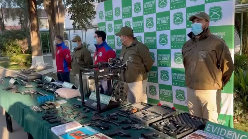 Carabineros detuvo a sujeto que fabricaba armas y tenía gran arsenal en su poder