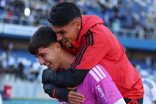 “Respondió y tiene condiciones”: Johnny Herrera elogió a joven figura de Colo Colo tras exitoso debut