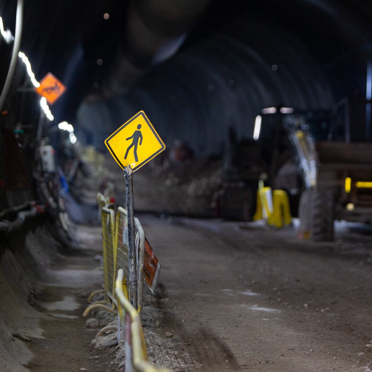 Rescatados ilesos dos trabajadores atrapados en derrumbe del Metro Rescatados ilesos dos trabajadores atrapados en derrumbe del Metro