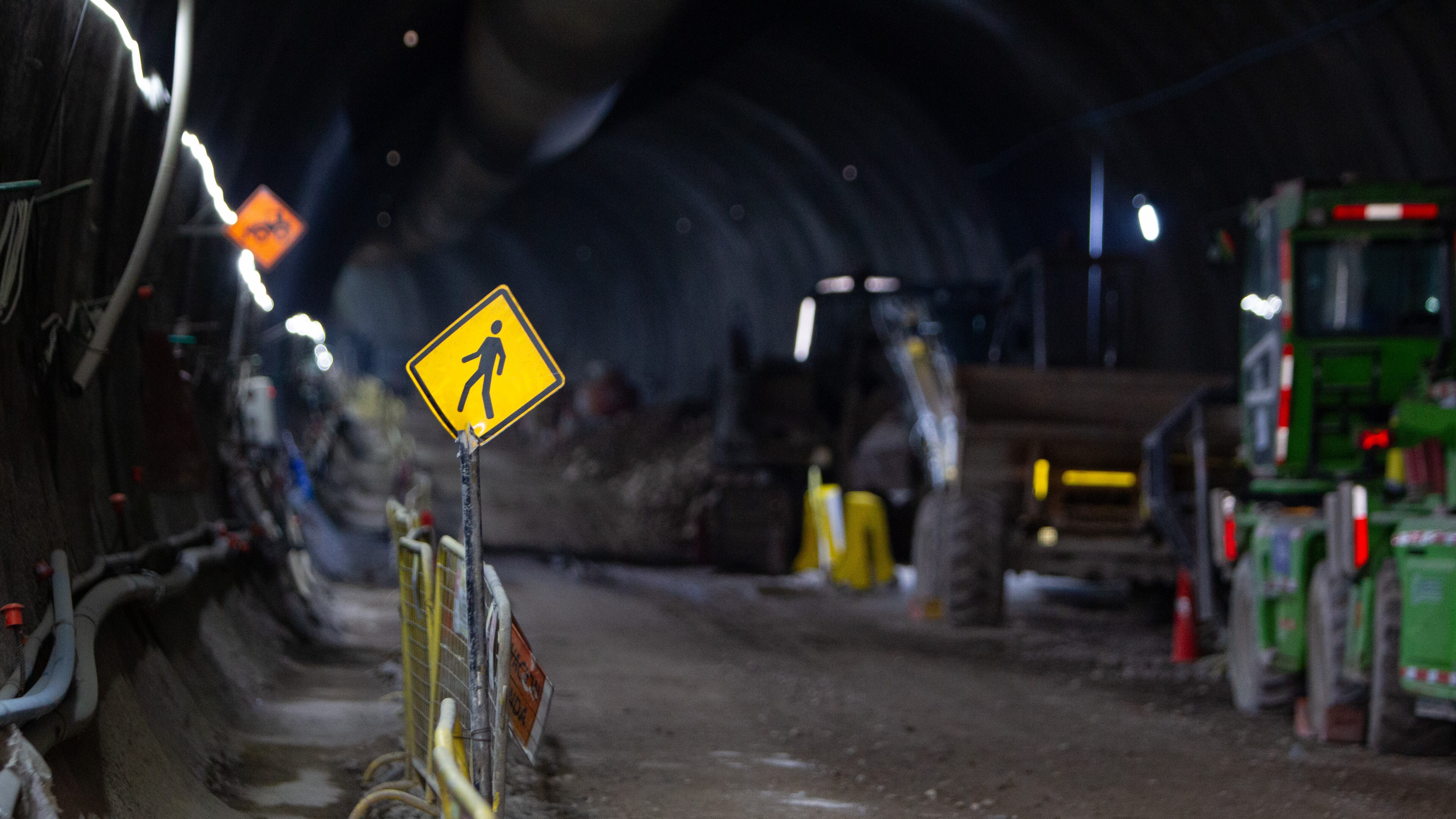 Rescatan a dos trabajadores de la Línea 7 del Metro
