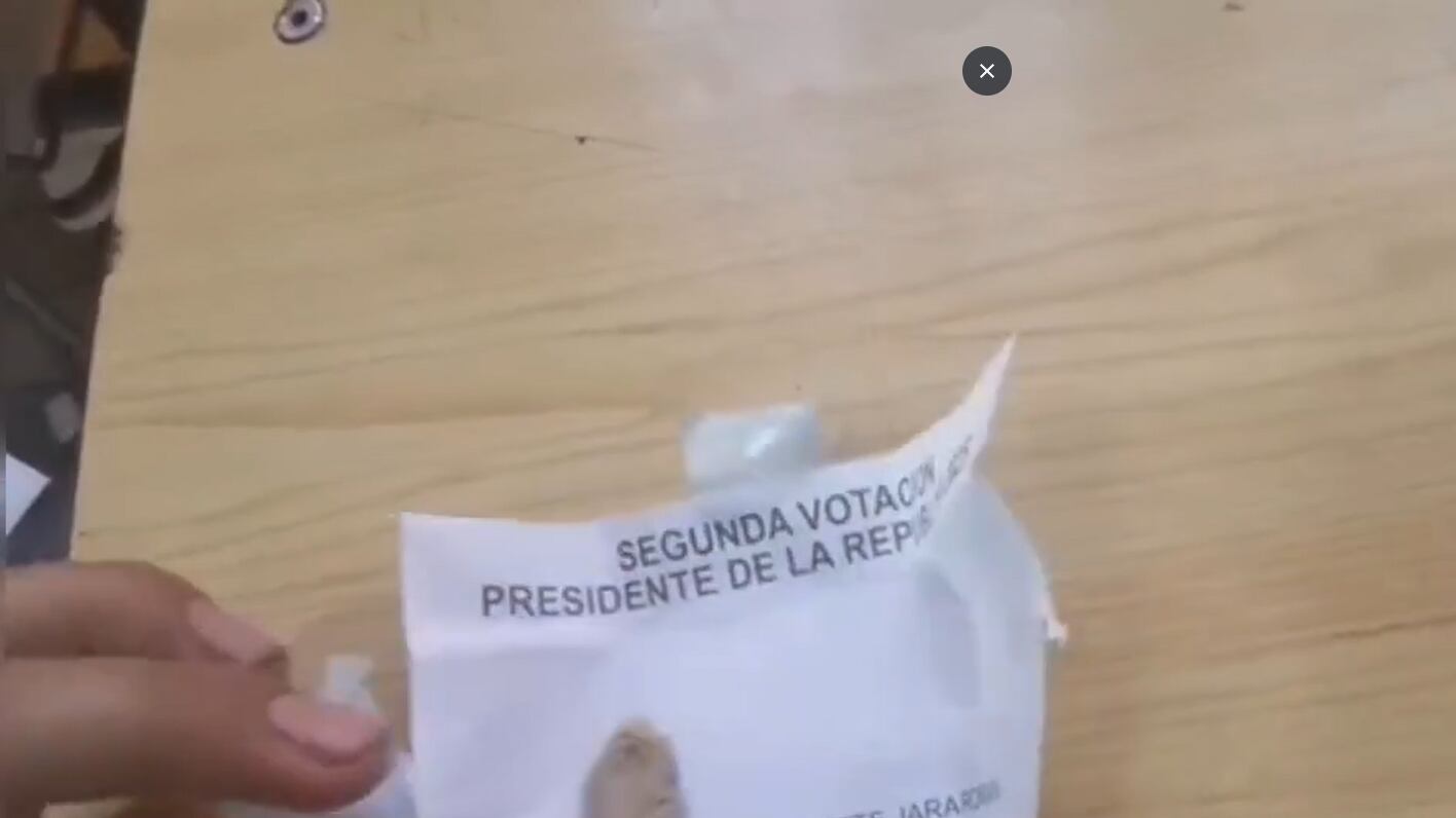 Encuentran cigarrillo de cannabis y mensajes en una mesa de votación en San Antonio