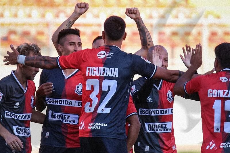 El sindicato de futbolistas chileno pidió a la ANFP retener los dineros de la televisión al cuadro puma para cancelar la deuda que mantienen con su delantero, Tobías Figueroa.