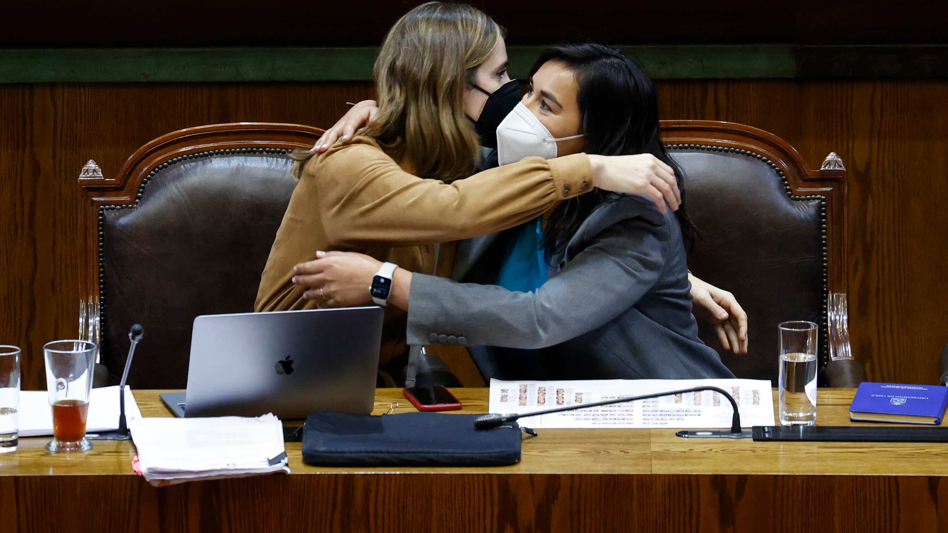 La ministra del Interior Izkia Siches tras la votación de la cuestión previa sobre la acusación constitucional en su contra.