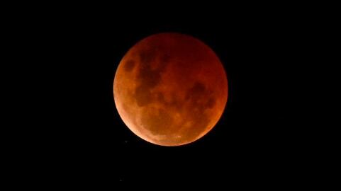 Eclipse lunar