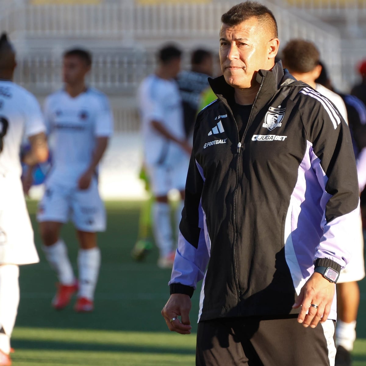 ByN considera despedir a Almirón si Colo Colo es eliminado de Copa Libertadores ByN considera despedir a Almirón si Colo Colo es eliminado de Copa Libertadores