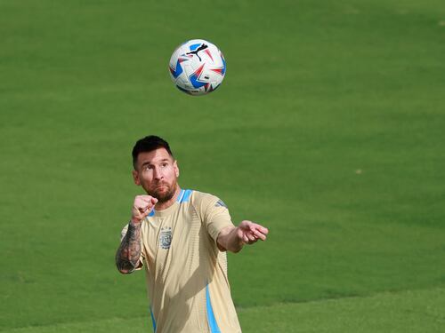 Compromiso total: Lionel Messi cumple 12 años celebrando su cumpleaños concentrado con Argentina