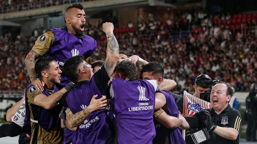 Colo Colo venció por 2-1 a Junior de Barranquilla y clasificó a los cuartos de final de Copa Libertadores.