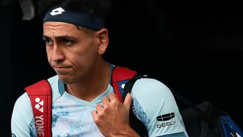 Alejandro Tabilo llegó al Abierto de Australia sin su entrenador y perdió en la primera ronda