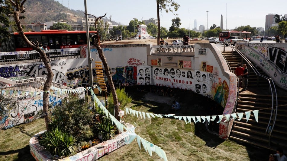 plaza hundida, metro Baquedano, vía Twitter
