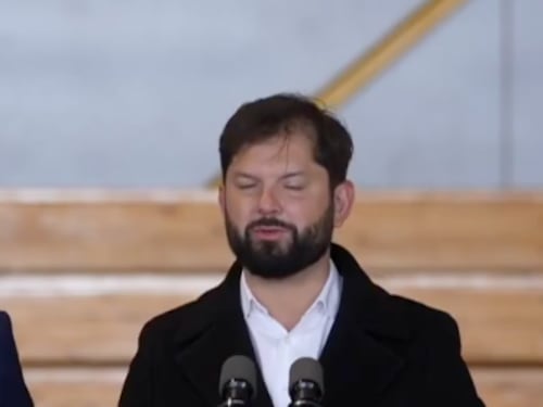 “Yo no creo que esto se trate de un plebiscito al Gobierno”: Boric ya votó por última vez como Presidente