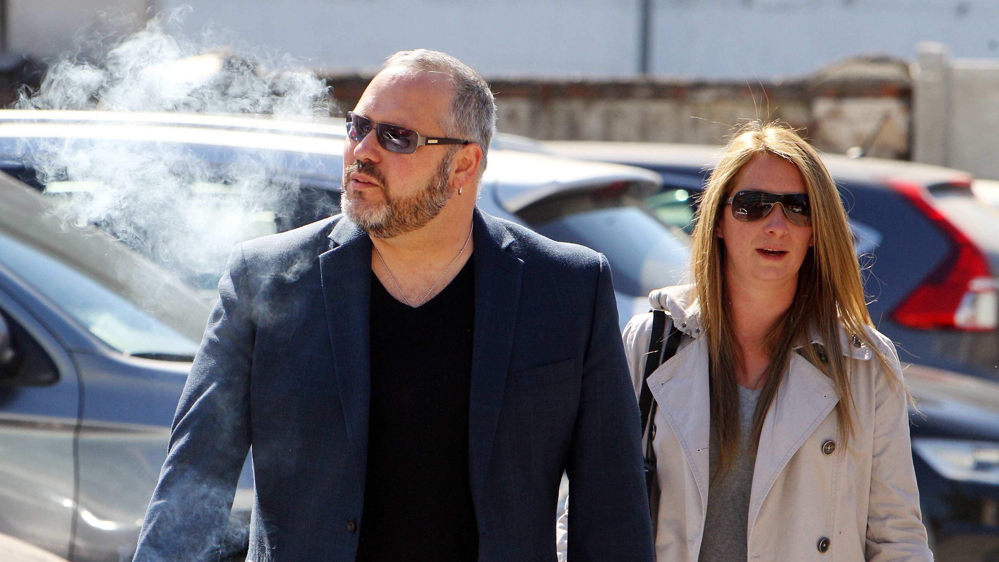 Imagen referencial de 2018, de la reformalización del hijo de Michelle Bachelet, Sebastián Dávalos; y su exesposa, Natalia Compagnon, por la arista de estafa en las investigaciones del Caso Caval.