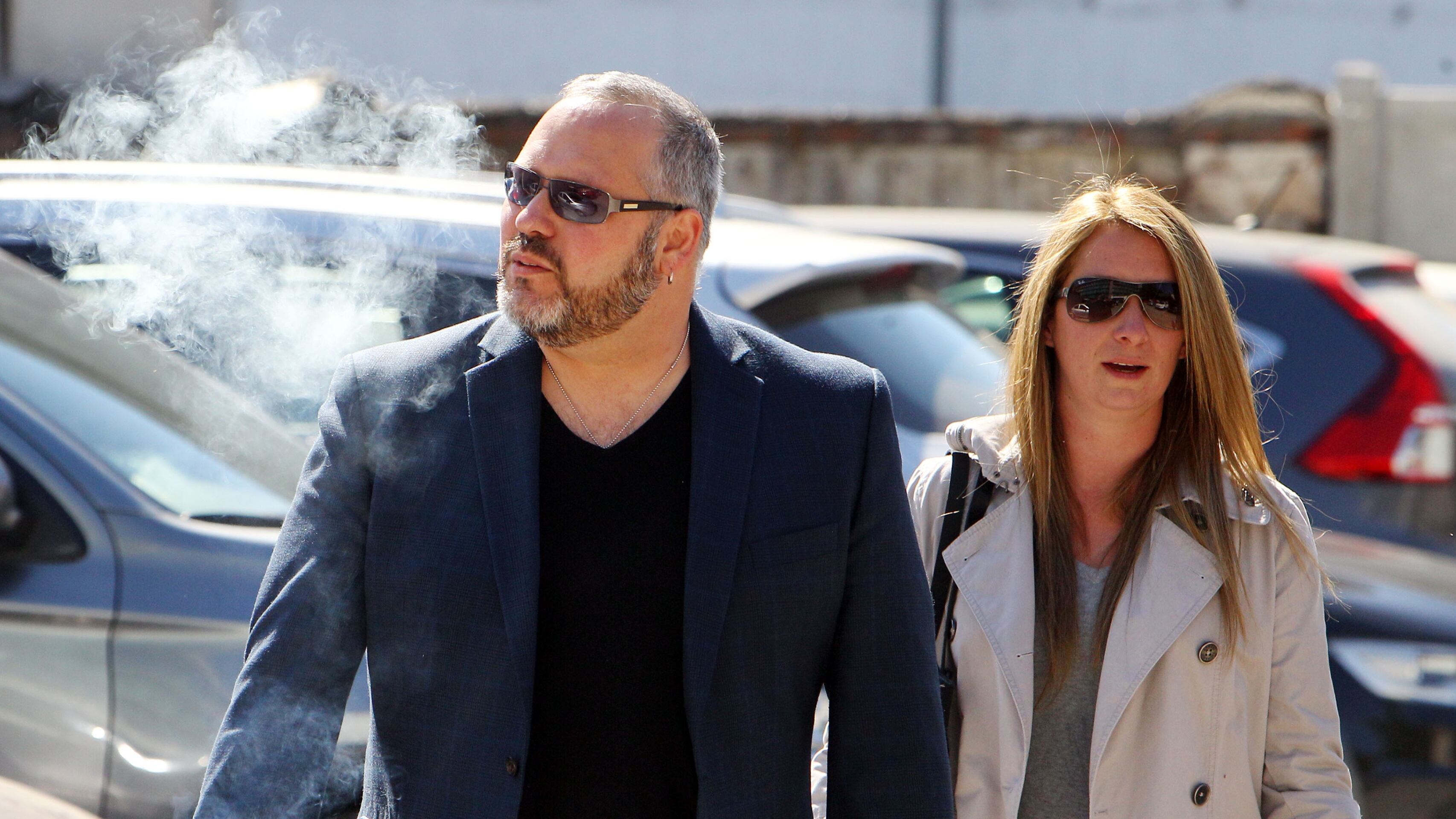 Imagen referencial de 2018, de la reformalización del hijo de Michelle Bachelet, Sebastián Dávalos; y su exesposa, Natalia Compagnon, por la arista de estafa en las investigaciones del Caso Caval.