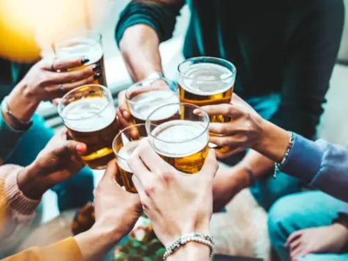 Le preguntamos a la IA por cervezas para el 18: descubrimos varias premiadas