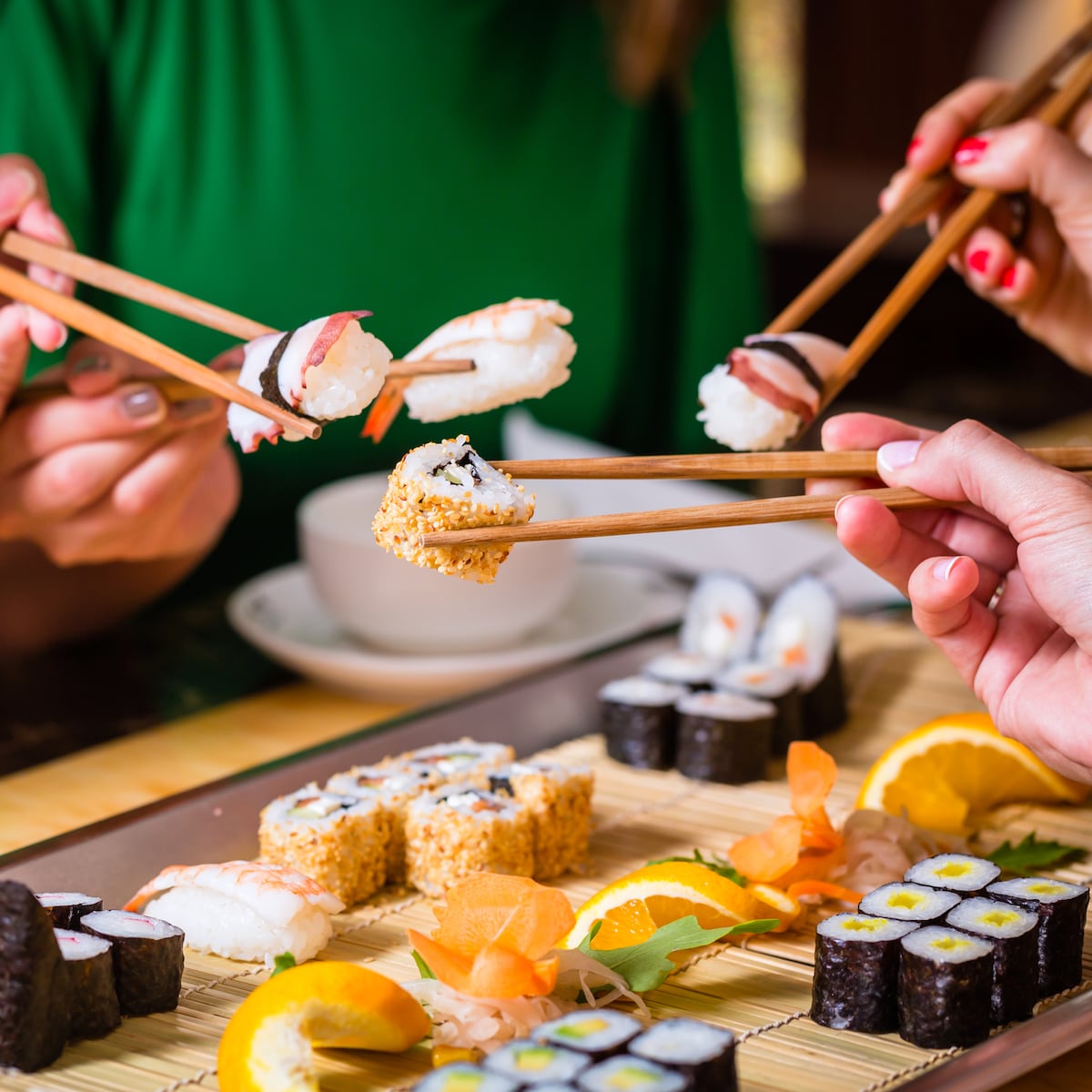 Sushi bar en Lo Barnechea clausurado tras brote de intoxicación Sushi bar en Lo Barnechea clausurado tras brote de intoxicación