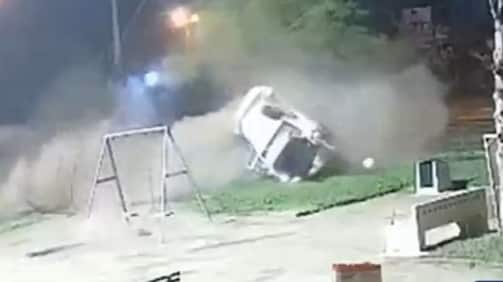 Conductor resultó muerto tras violento choque contra una vivienda en La Pintana: perdió el control y volcó el vehículo