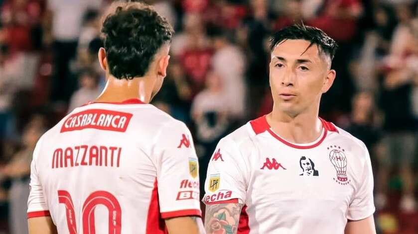 El mediocampista chileno y su compatriota podrían consagrarse este fin de semana como campeones del fútbol argentino con Huracán.