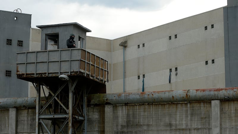 Nuevo error de Gendarmería en la RM: imputado queda en libertad pese a orden de prisión preventiva