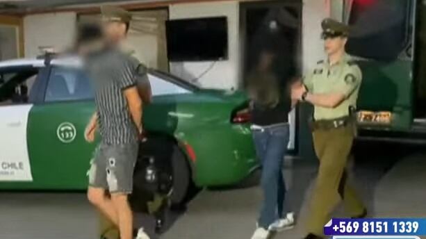 La madre de uno de los menores detenidos en la comuna de La Reina por robar una tienda de celulares, reconoció tener una falta de redes de apoyo para criarlo.