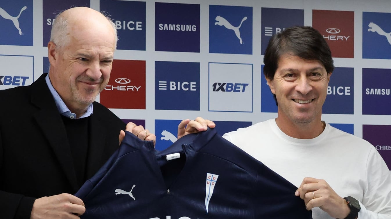 El estratego argentino fue presentado oficialmente este martes como nuevo DT de la UC.