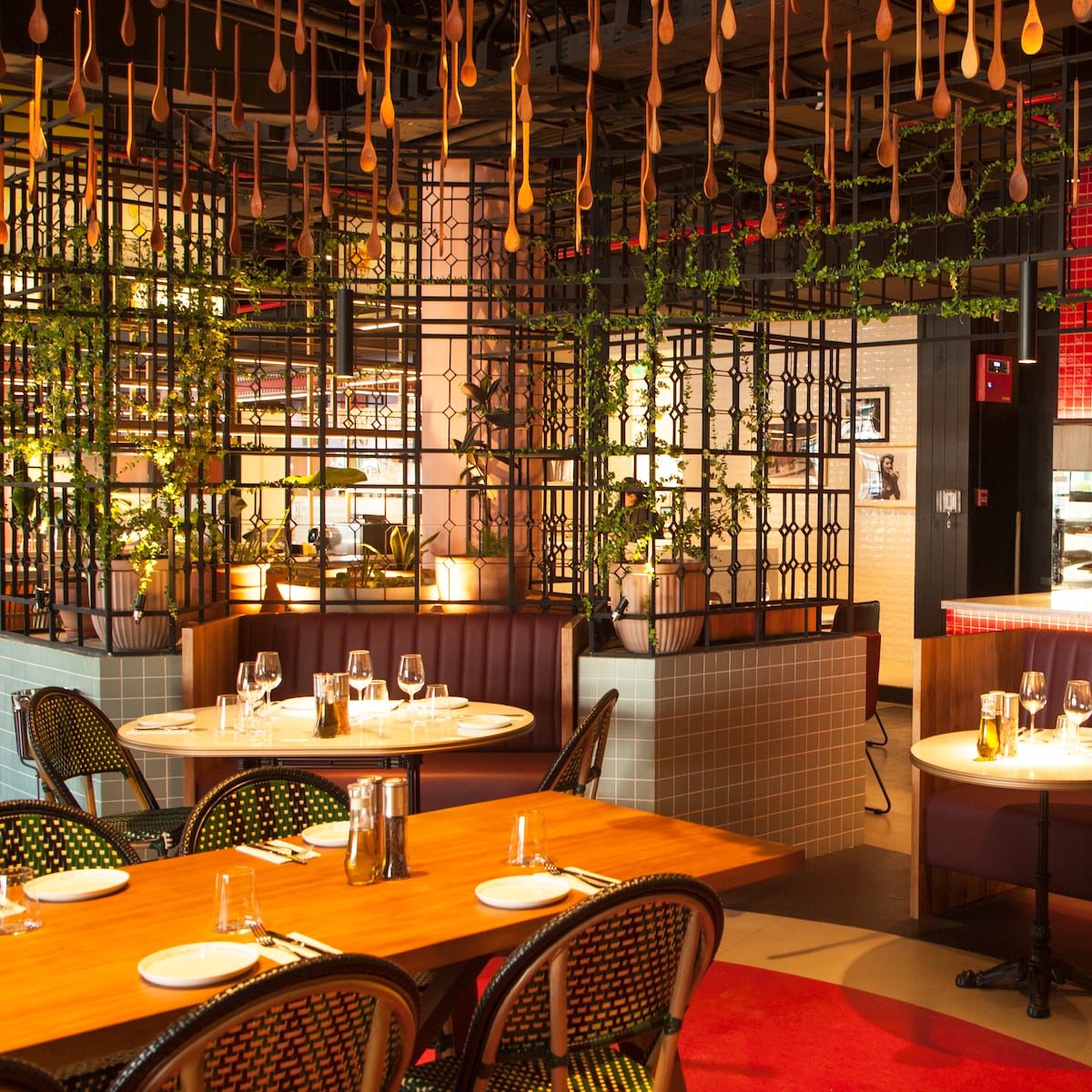 Zoco Santiago inaugura espacio 'La Sociedad' con café, parrilla y pizzas artesanales Zoco Santiago inaugura espacio 'La Sociedad' con café, parrilla y pizzas artesanales